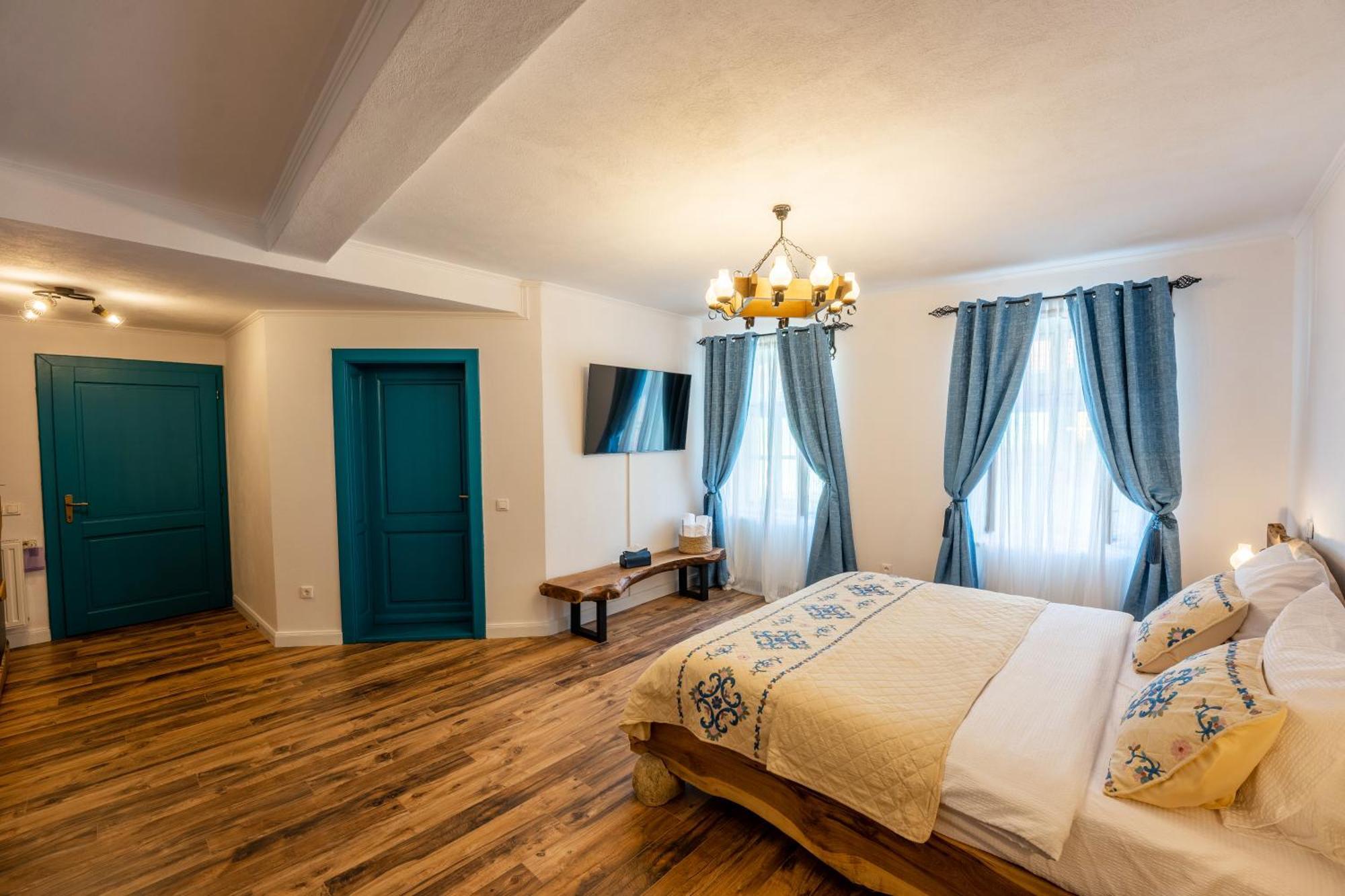 Blue House Citadel Elite Sighisoara Apartment Екстериор снимка
